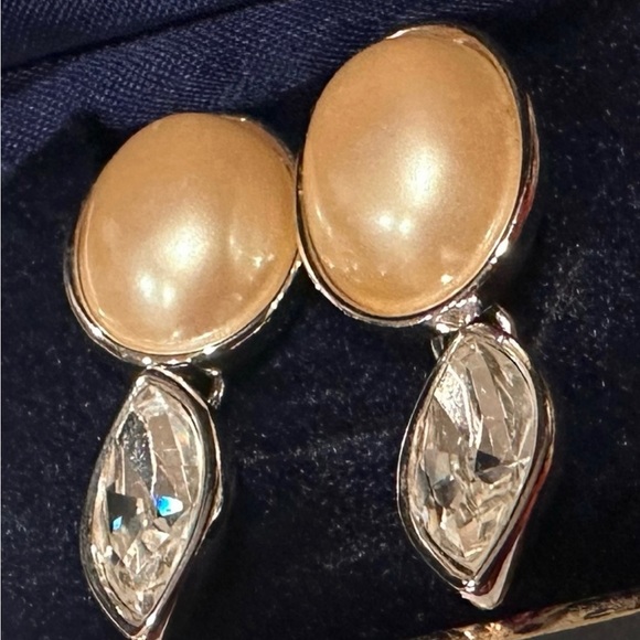 Yves Saint Laurent YSL Pearl Drop Studded Earrings - Picture 12 of 12